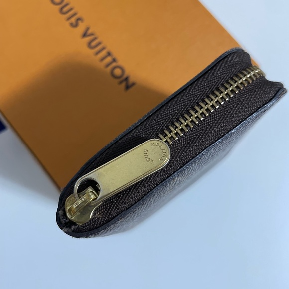 Authentic Louis Vuitton Zippy card holder - Picture 5 of 16